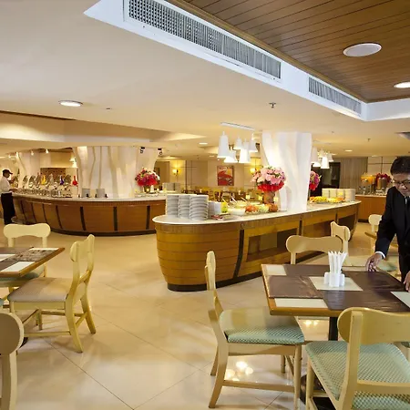 Jomtien Palm & - Family-friendly โรงแรม Pattaya