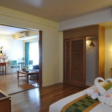 เดอะเบเวอร์ลีโฮเทลพัทยา โรงแรม