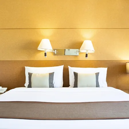 เดอะเบเวอร์ลีโฮเทลพัทยา โรงแรม 4*