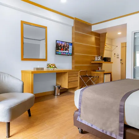 เดอะเบเวอร์ลีโฮเทลพัทยา โรงแรม 4*