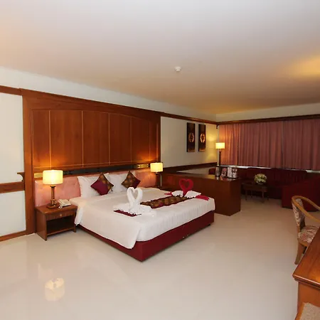 The Camelot Hotel 4*