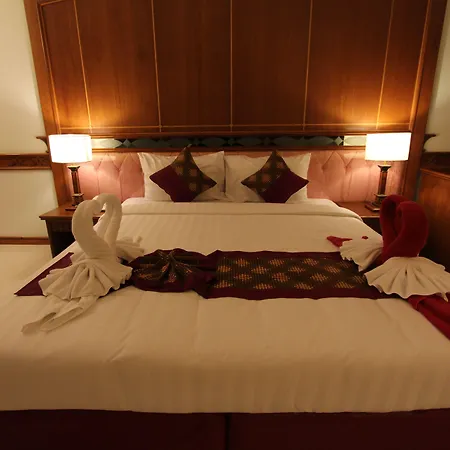 The Camelot Hotel 4*