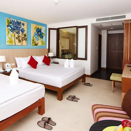 J โรงแรม 4*