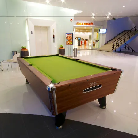 J โรงแรม 4*
