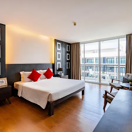 J โรงแรม 4*