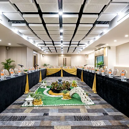 J โรงแรม 4*