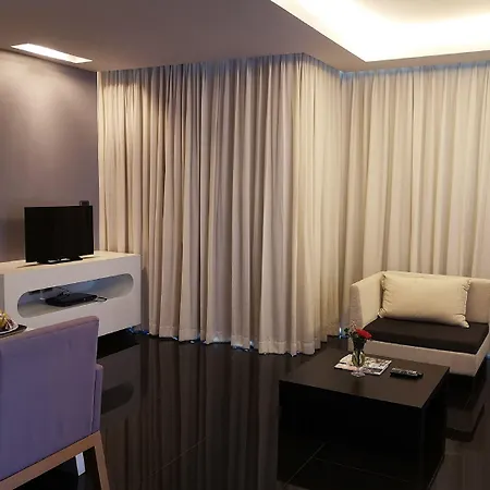 Hotel Tsix5 4*