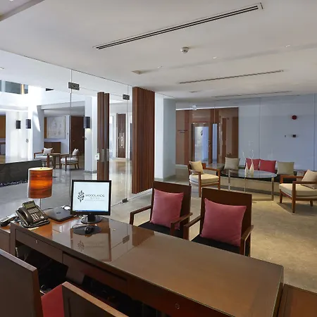 โรงแรม Woodlands 4*