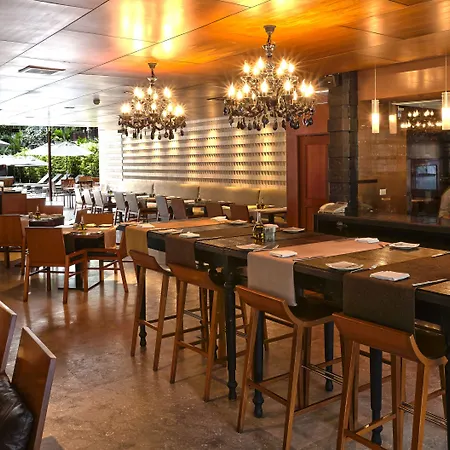 โรงแรม Woodlands