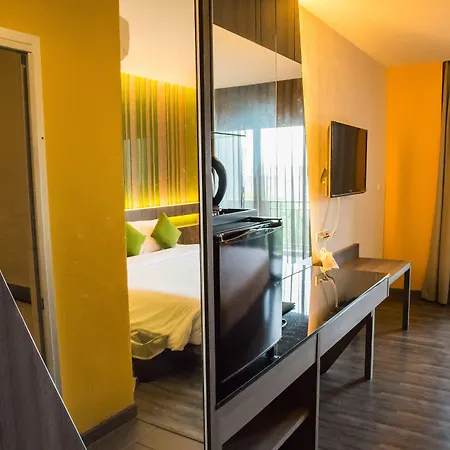 Lantana - Sha Extra 5*