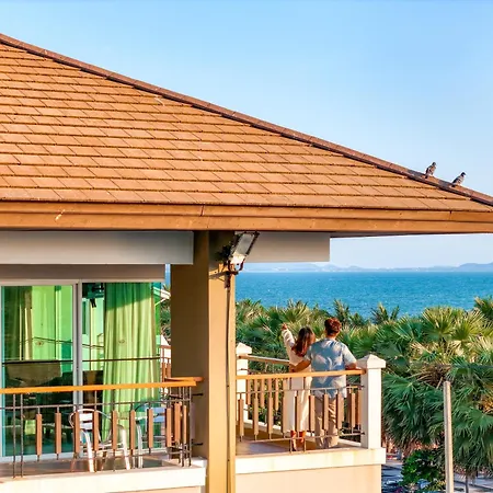 โรงแรม Welcome World Beachfront 4*