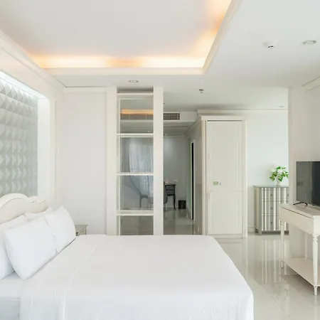 Welcome World Beachfront 4*