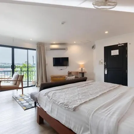 The Corner Hotel 3*