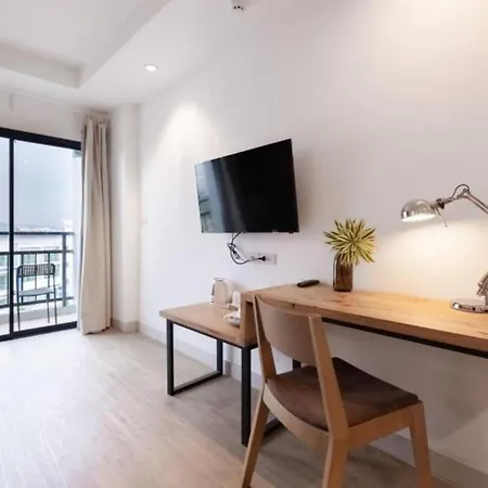Hotel The Corner 3*