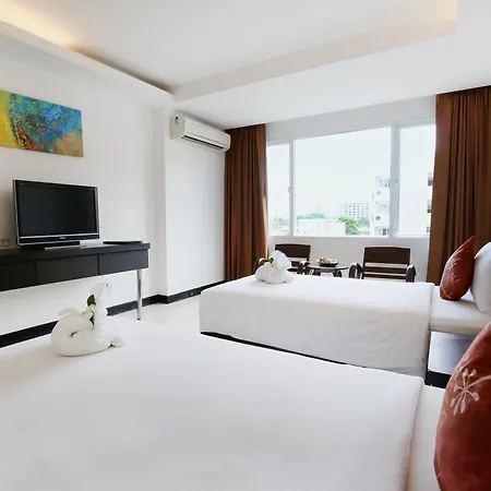 โรงแรม บารอน บีช 4*