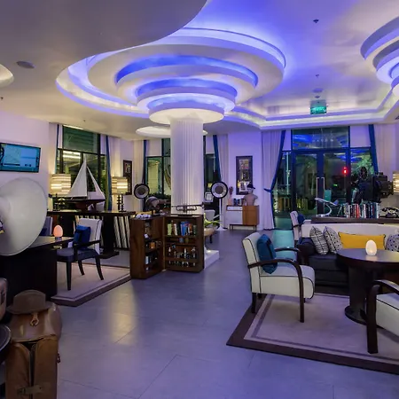โรงแรม Wave