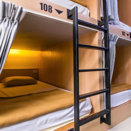 18 Coins Budget Hotel 2*