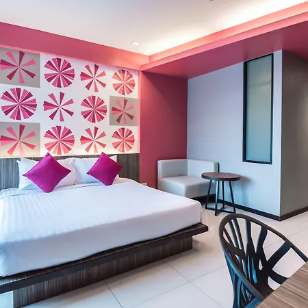 โรงแรม J 4*
