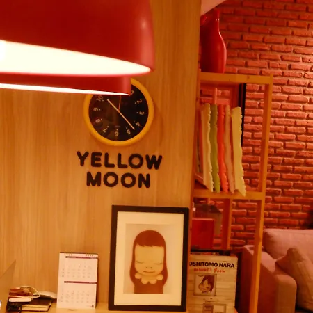 Yellow Moon Hotel 2*