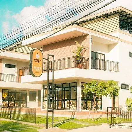 Hotel Yellow Moon