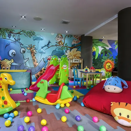 รีสอร์ท Modus Beachfront 5*