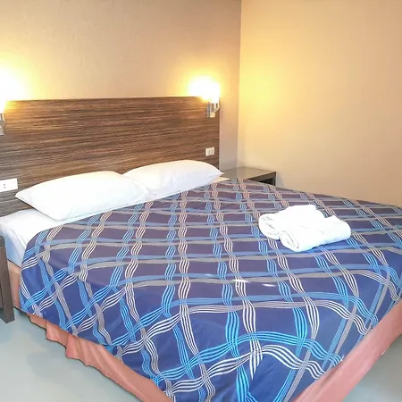 Hotel Tamnak 11br With Privater Pool 3*