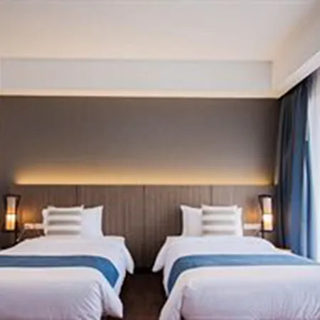 The Leela & 4*