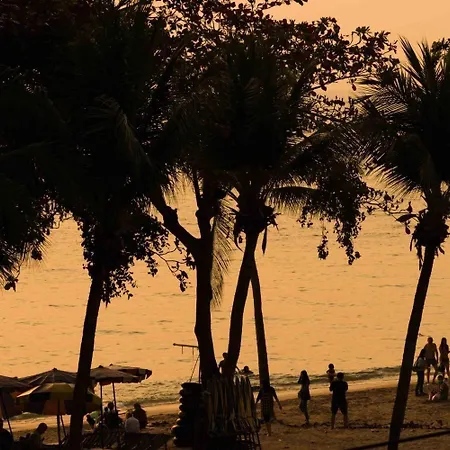 Hotel Jomtien Boathouse 3*