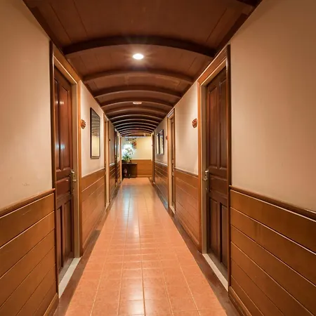 Jomtien Boathouse Hotel 3*