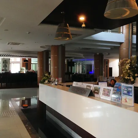 โรงแรม August