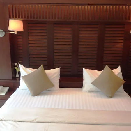 โรงแรม August 3*