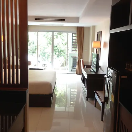 โรงแรม August