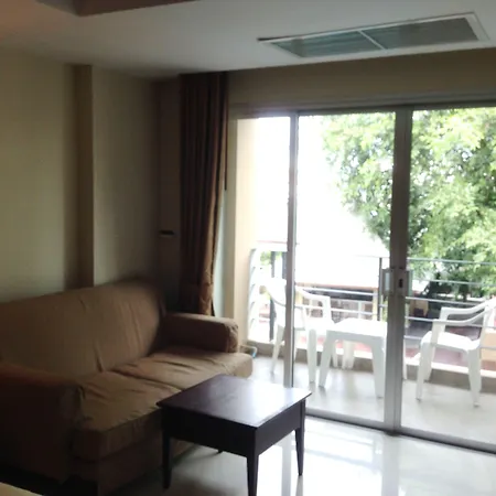 โรงแรม August