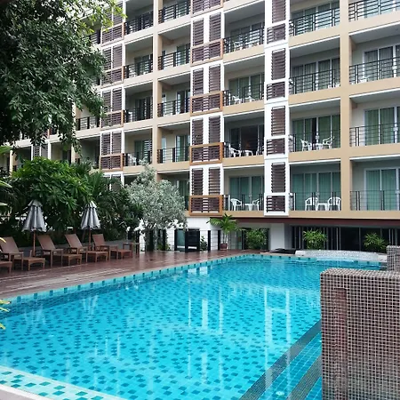 โรงแรม August