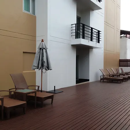 โรงแรม August