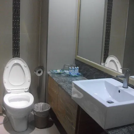 Oyo 143 Dday Resotel 4*