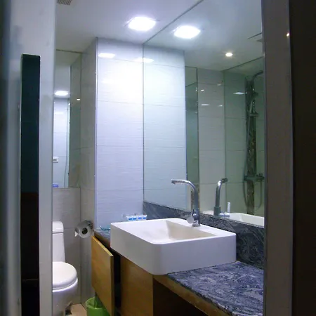 Hotel Oyo 143 Dday Resotel 4*