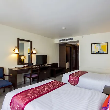 โรงแรม Empress 3*