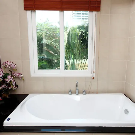 Hidden Palm Pool * Pattaya