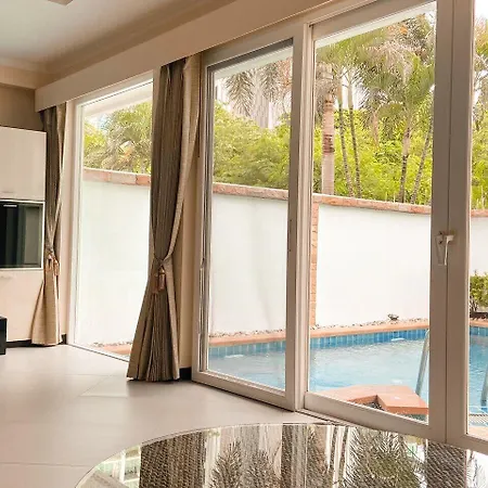 Hidden Palm Pool