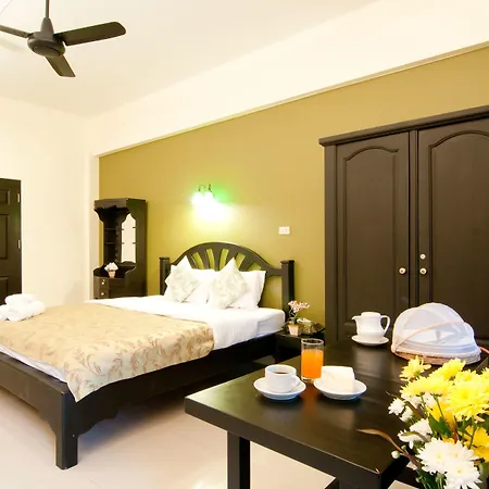โรงแรม Ploen By Tolani 2*