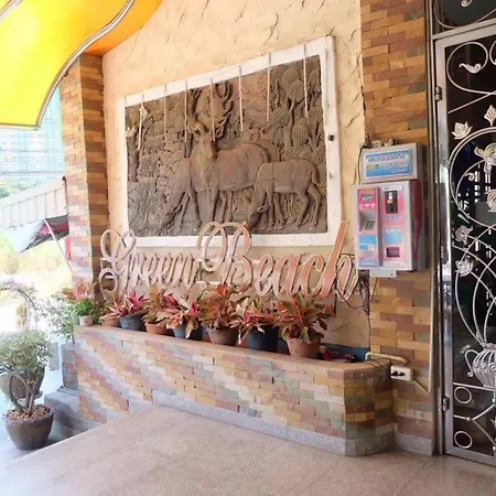 Green Beach Pattaya โรงแรม