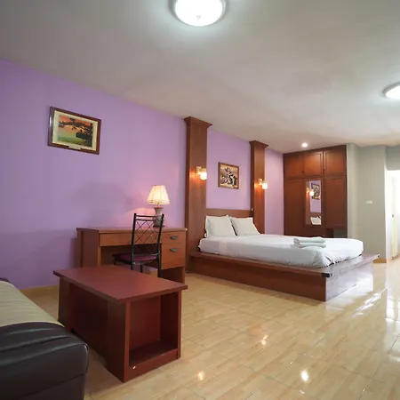 โรงแรม Green Beach Pattaya 2*