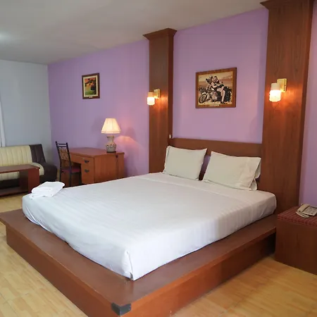 Green Beach Pattaya โรงแรม 2*