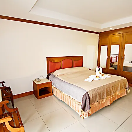 Lek Hotel
