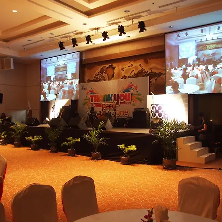 Welcome World Beachfront โรงแรม