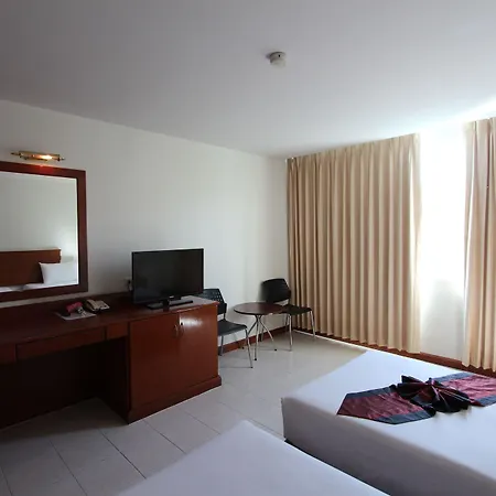 คราวน์พัทยาบีชโฮเทล โรงแรม 3*