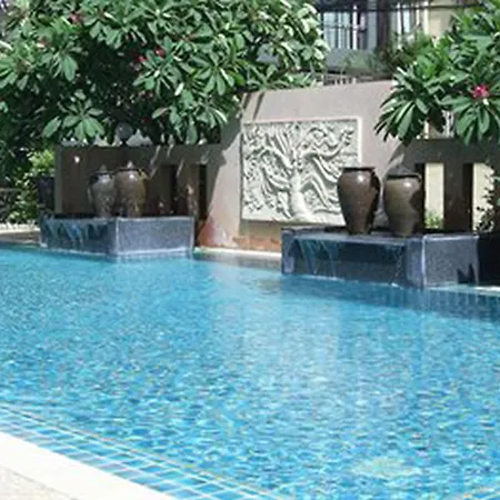 คราวน์พัทยาบีชโฮเทล โรงแรม