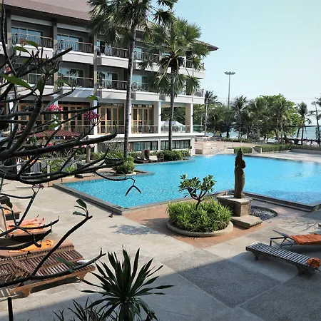 Welcome World Beachfront โรงแรม