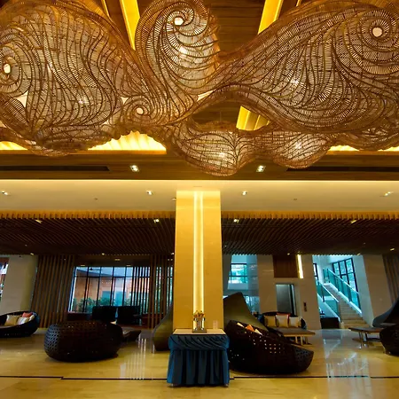 Welcome World Beachfront 4* Pattaya